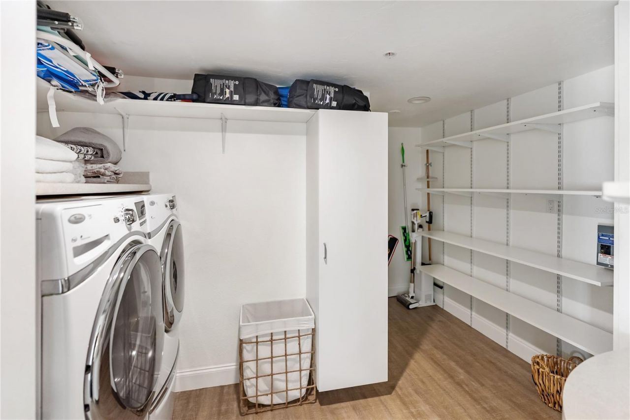 101 Sunset Drive, Unit 402, Sarasota, FL 34236 Photo