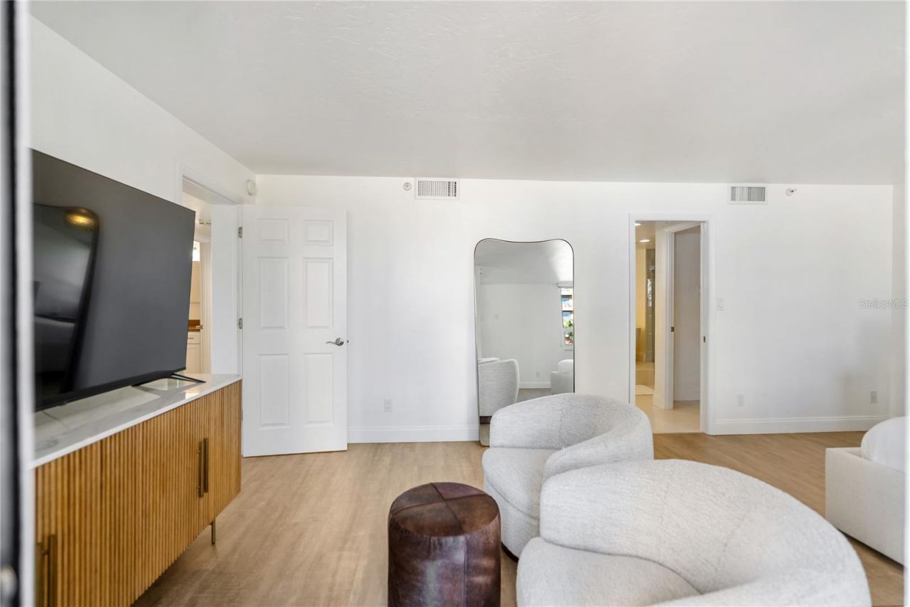 101 Sunset Drive, Unit 402, Sarasota, FL 34236 Photo