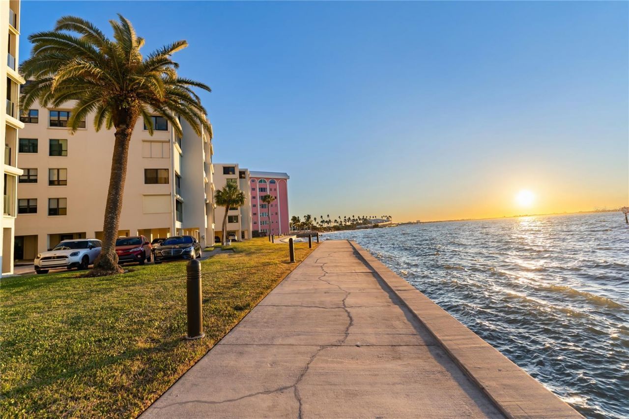101 Sunset Drive, Unit 402, Sarasota, FL 34236 Photo