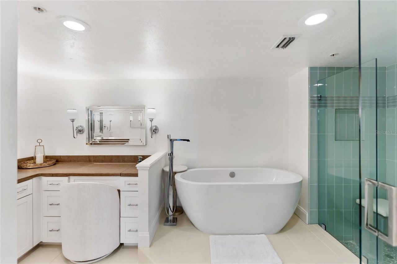 101 Sunset Drive, Unit 402, Sarasota, FL 34236 Photo