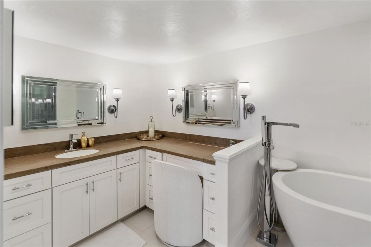 101 Sunset Drive, Unit 402, Sarasota, FL 34236 Photo