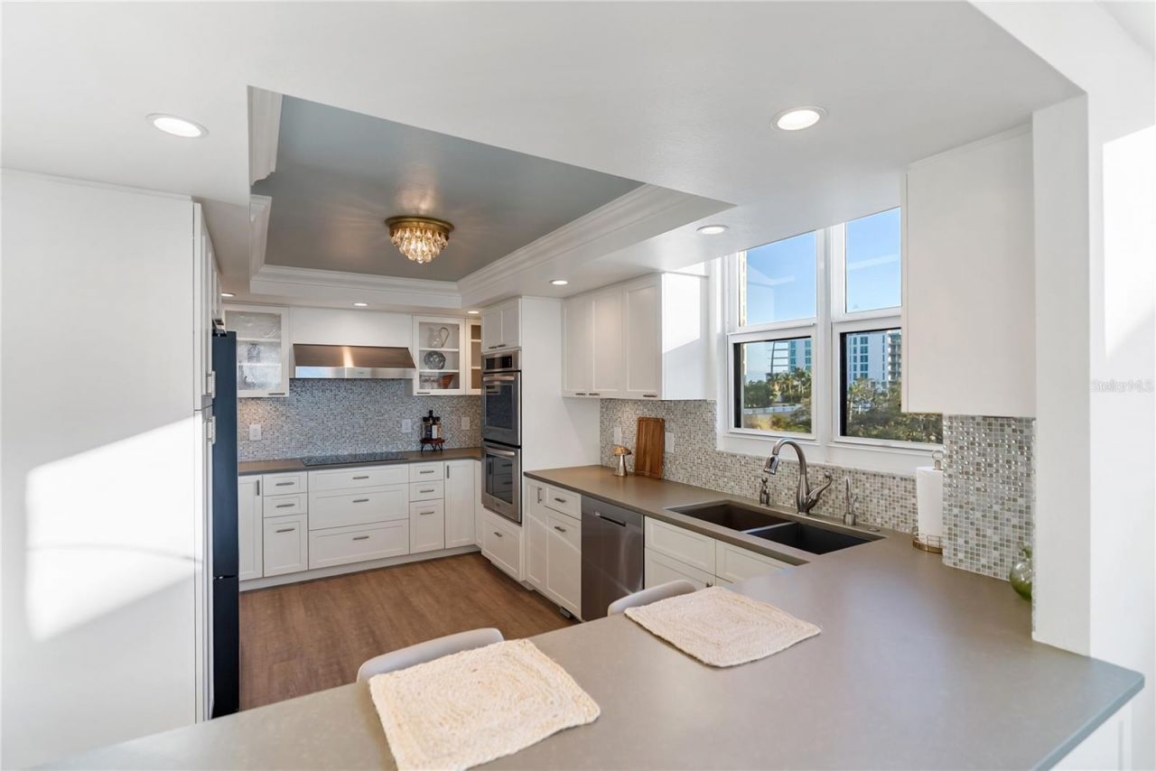 101 Sunset Drive, Unit 402, Sarasota, FL 34236 Photo