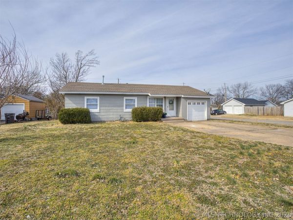 243 NE Elmhurst Avenue , Bartlesville, OK 74006