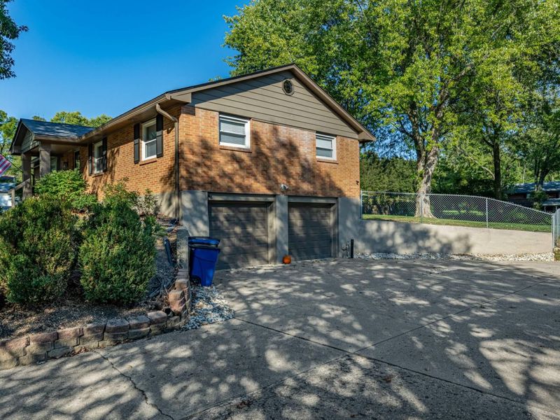 6000 Cobbleskill Court, Centerville, OH 45459 Photo 3