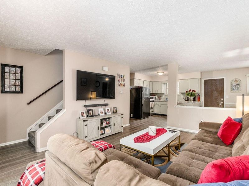 6142 Laurelwood Court, Columbus, OH 43229 Photo 2