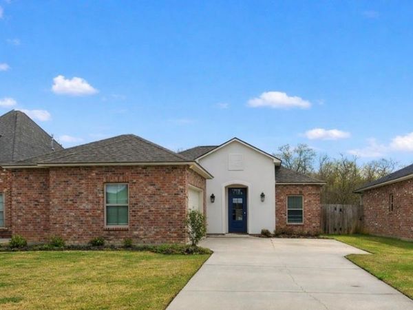 11598 HIDEAWAY Street, Denham Springs, LA 70726
