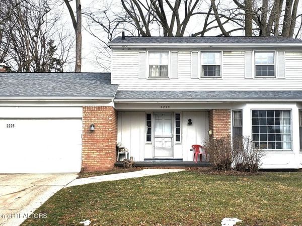 2225 Montego Drive, Lansing, MI 48912