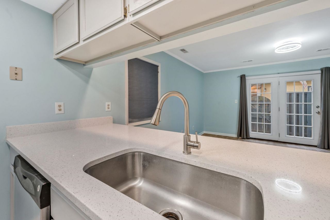 401 10th Ave. S  Photo 15