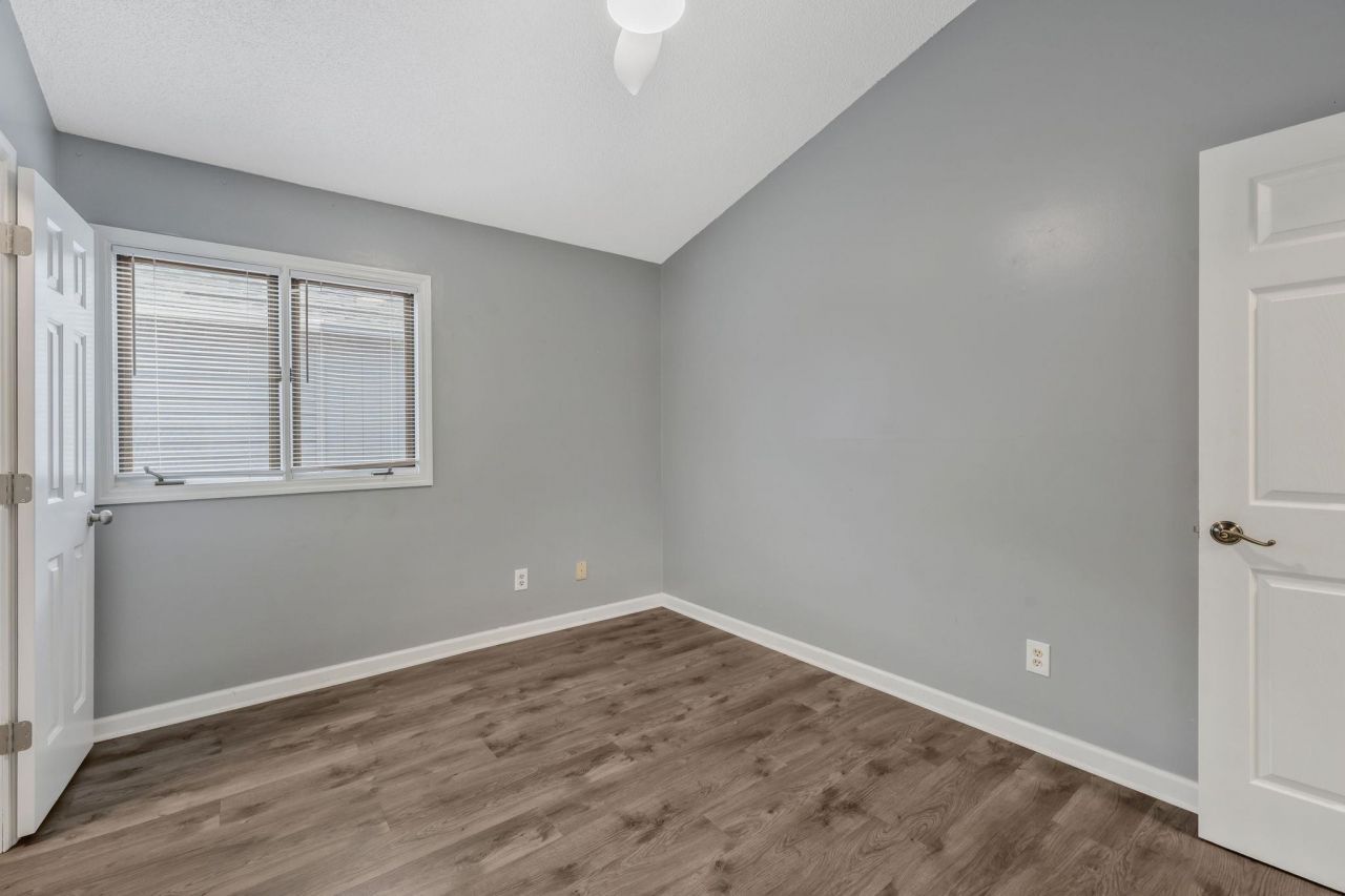 401 10th Ave. S  Photo 22