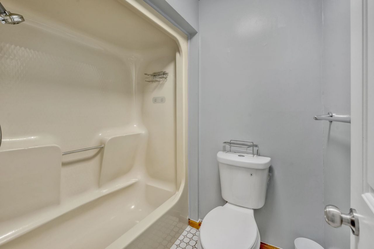 401 10th Ave. S  Photo 27