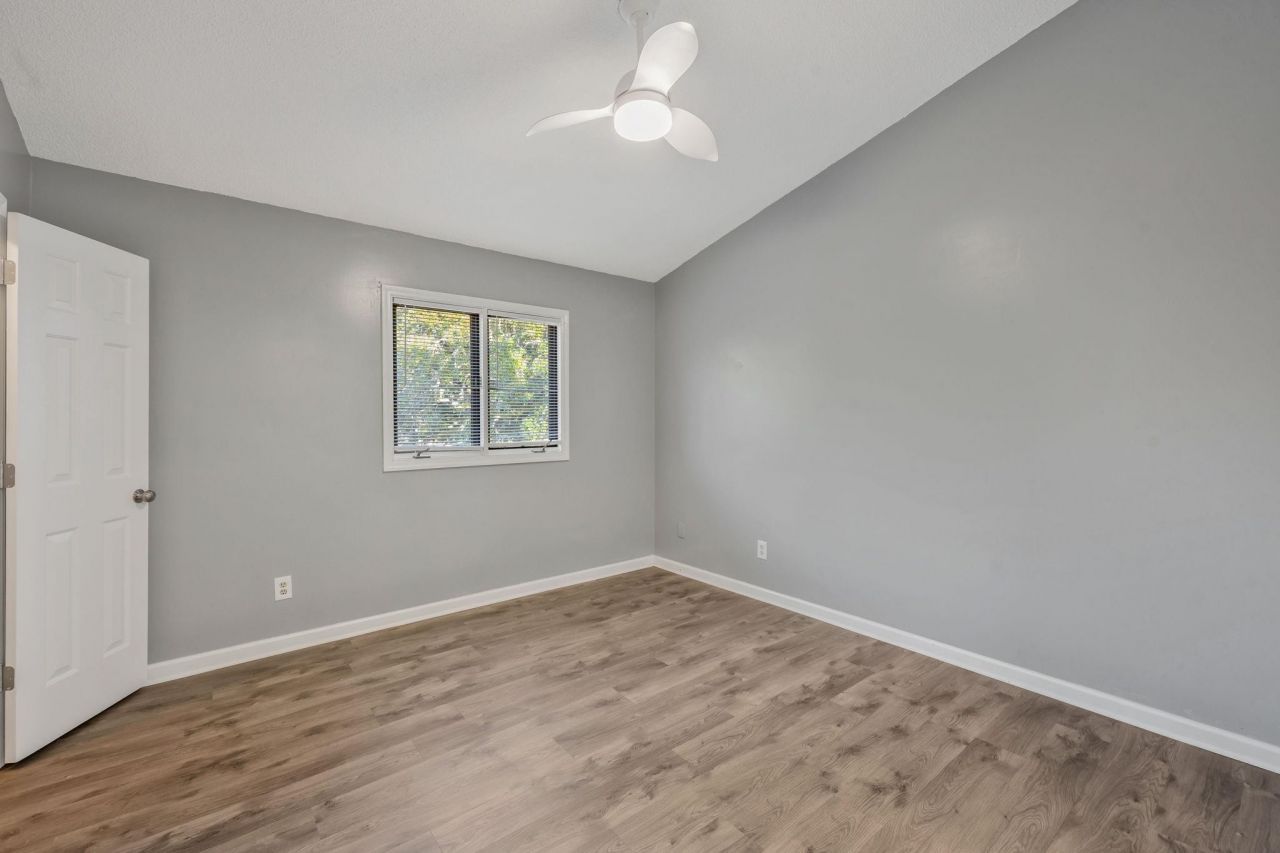 401 10th Ave. S  Photo 33