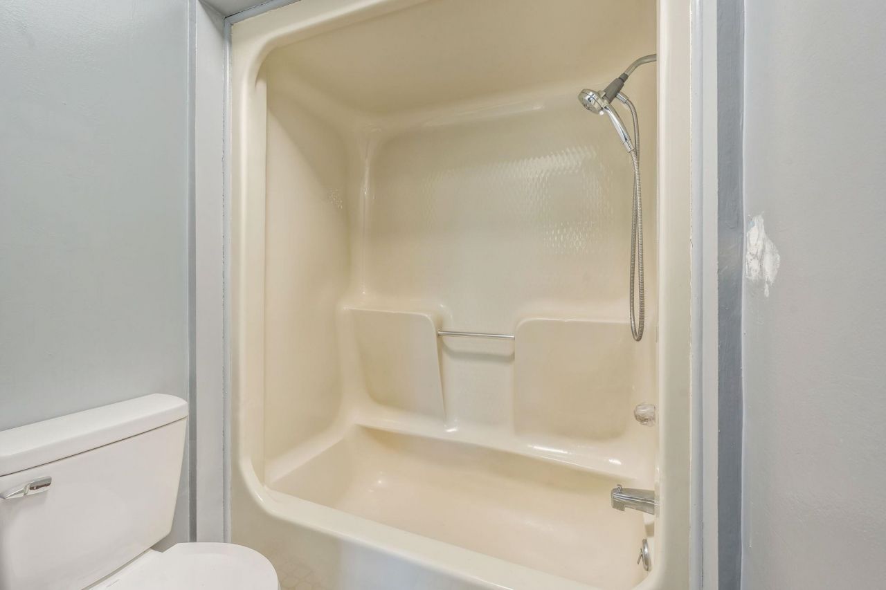 401 10th Ave. S  Photo 35