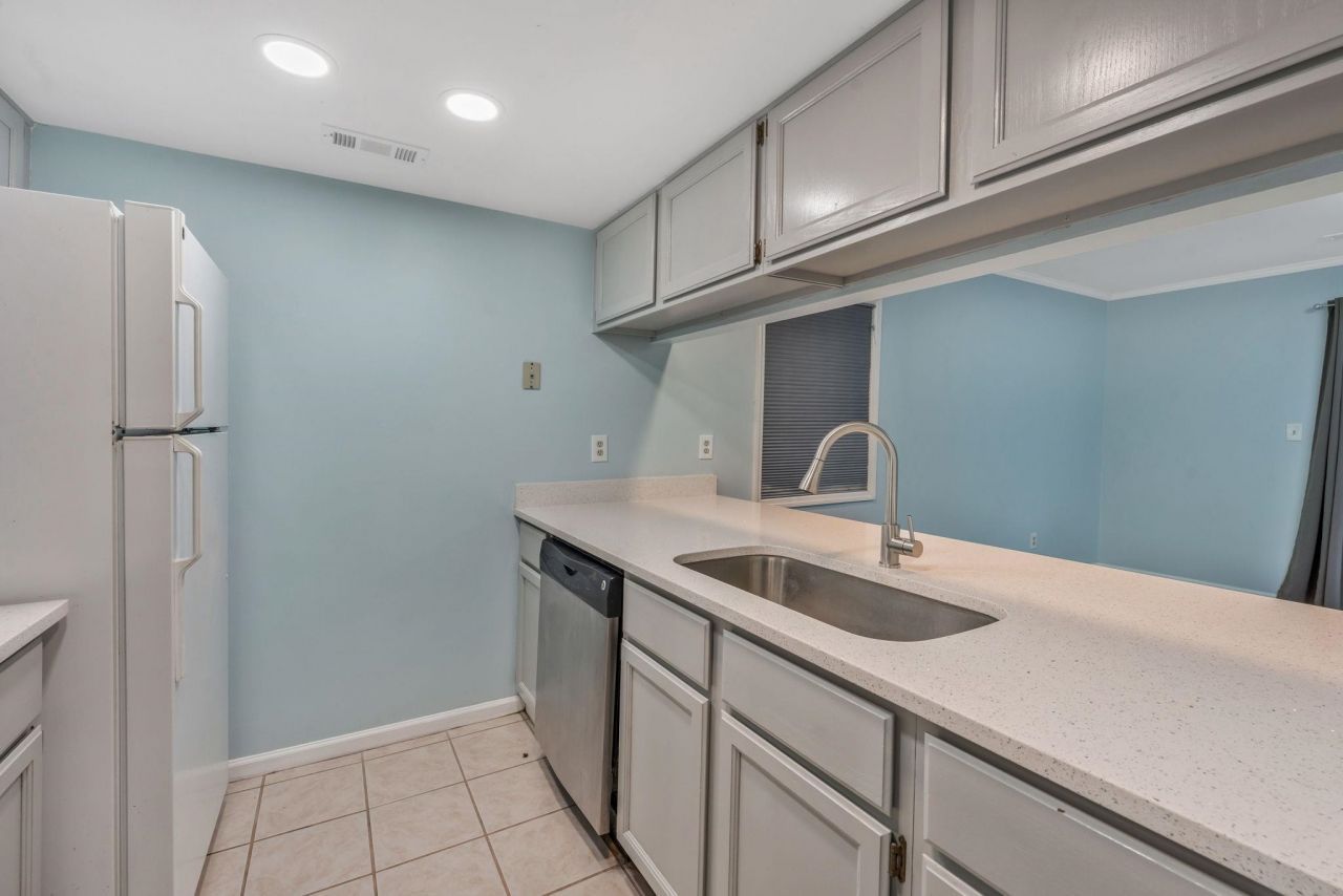 401 10th Ave. S  Photo 4