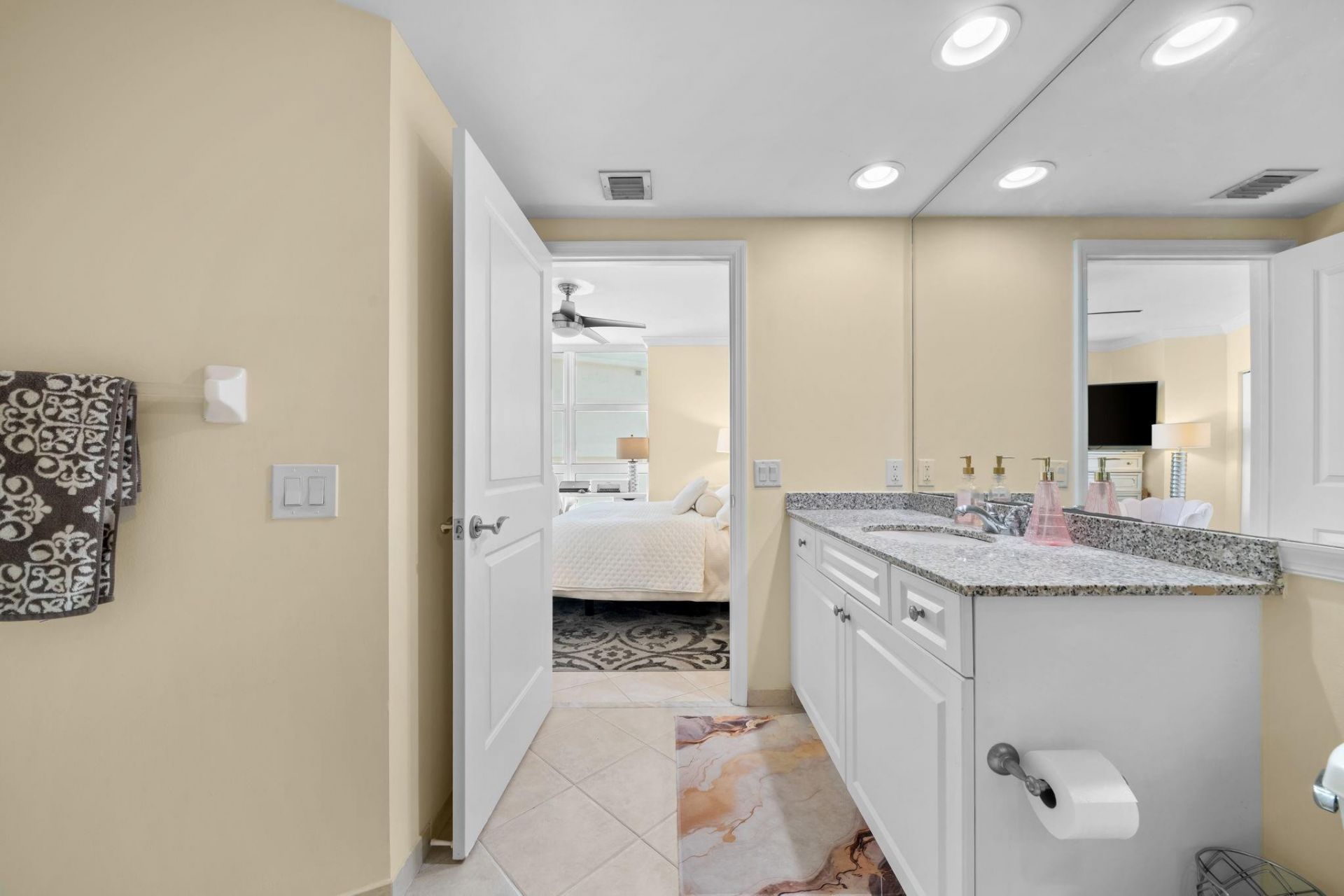 347 N New River Drive, Unit 1706, Fort Lauderdale, FL 33301 Photo