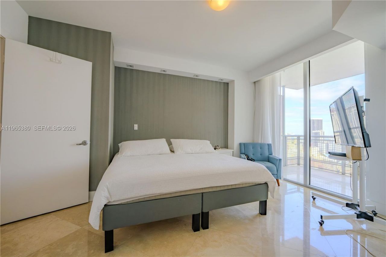 350 S Miami Ave, Unit 3203, Miami, FL 33130 Photo