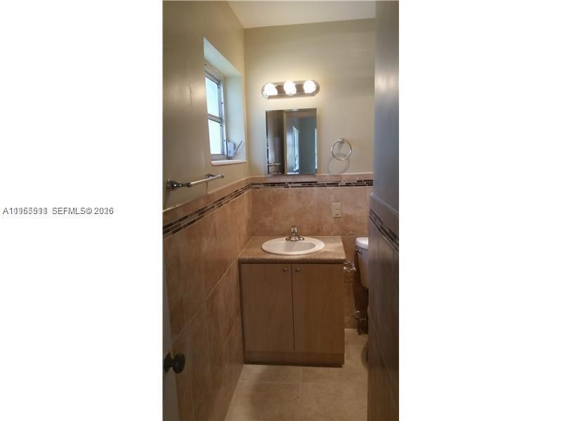 300 NE 191st St, Unit 212, Miami, FL 33179 Photo