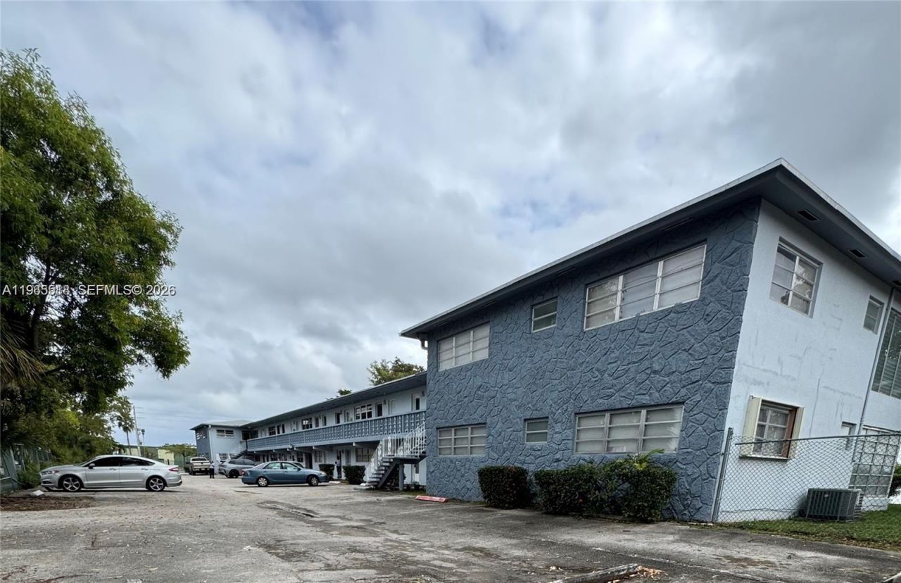 300 NE 191st St, Unit 212, Miami, FL 33179 Photo