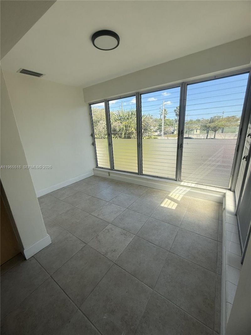 300 NE 191st St, Unit 212, Miami, FL 33179 Photo