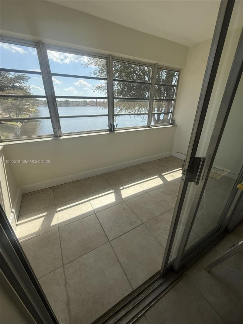 300 NE 191st St, Unit 212, Miami, FL 33179 Photo