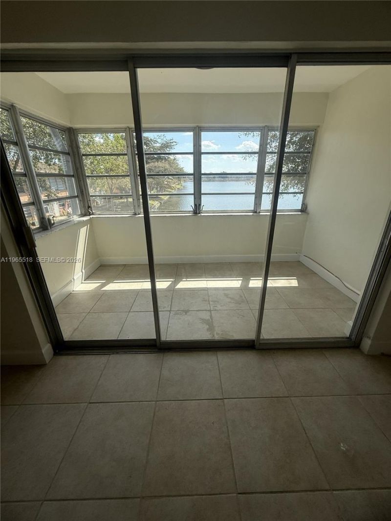 300 NE 191st St, Unit 212, Miami, FL 33179 Photo