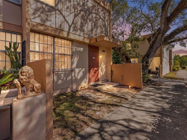 6149 SW 69th St, Unit 12, South Miami, FL 33143