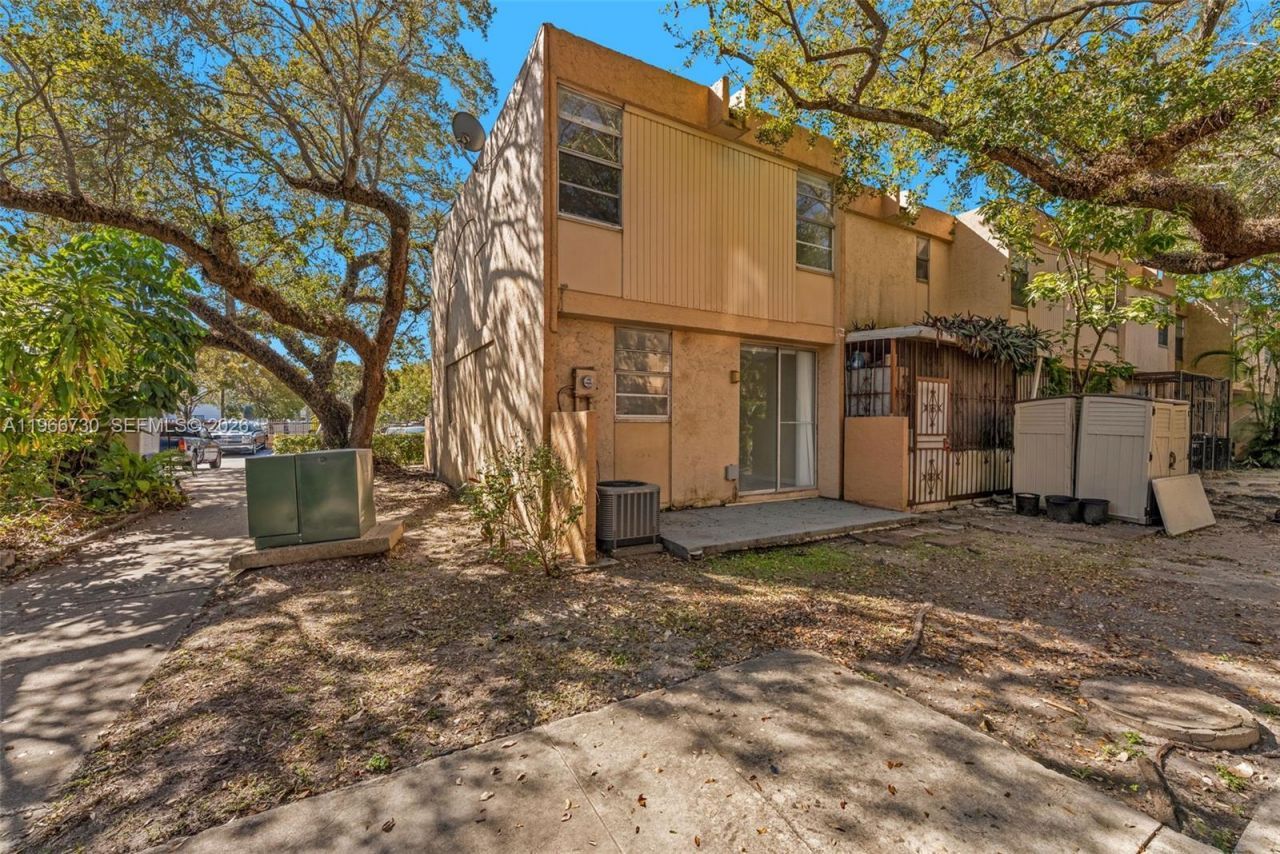 6149 SW 69th St, Unit 12, South Miami, FL 33143 Photo