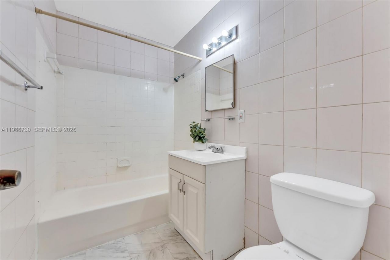 6149 SW 69th St, Unit 12, South Miami, FL 33143 Photo