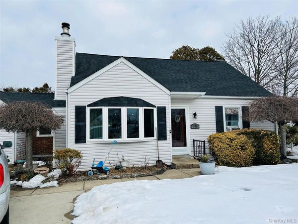 109 Vesper Court , Babylon, NY 11702