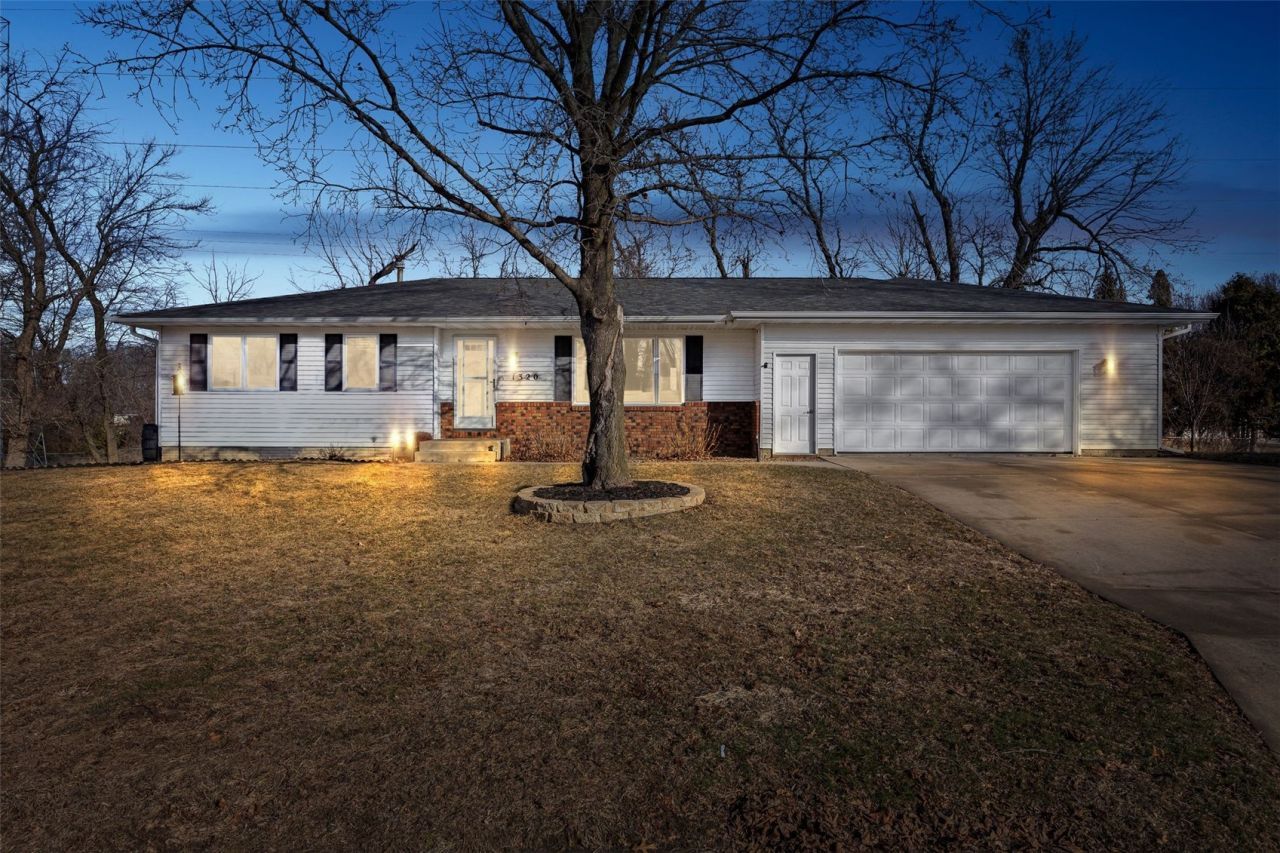 1320 W 14th Ave, Marion, IA 52302 Main Photo