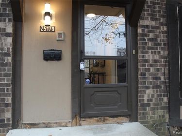 25179 Greenbrooke Drive, Southfield, MI 48033