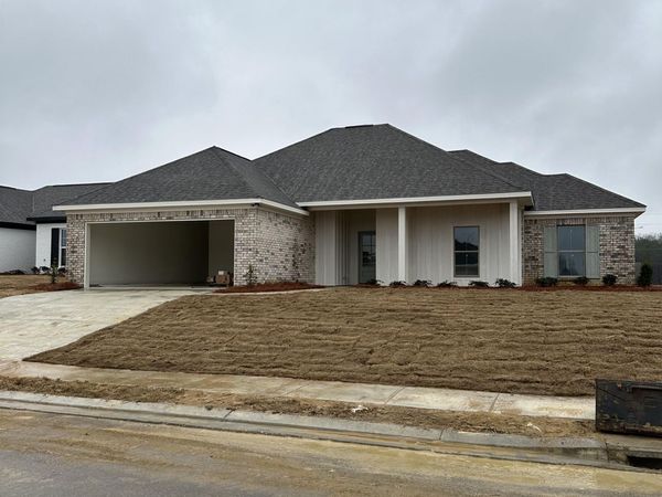 1069 Riverside Lane, Pearl, MS 39208