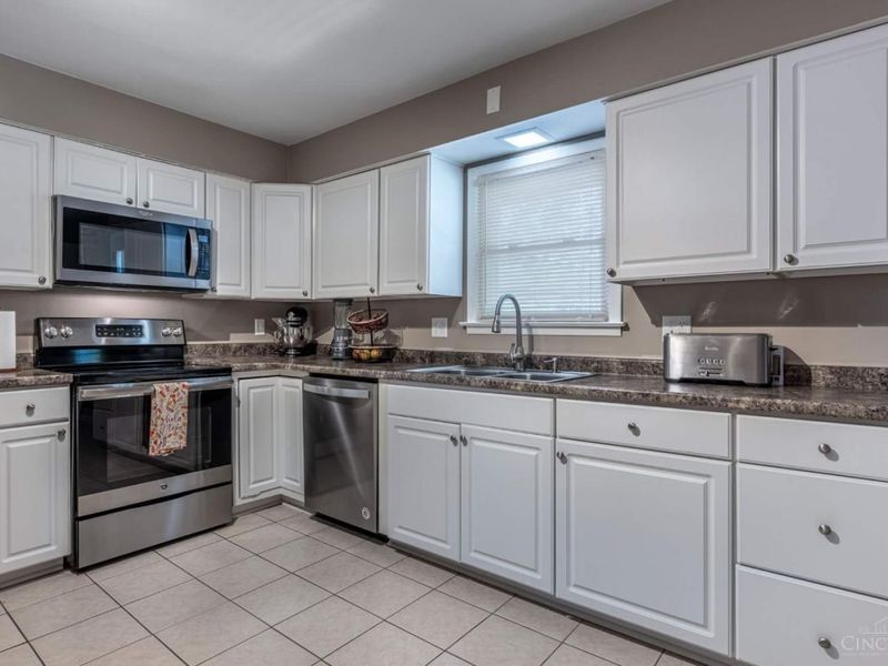 6000 Cobbleskill Court, Centerville, OH 45459 Photo 14