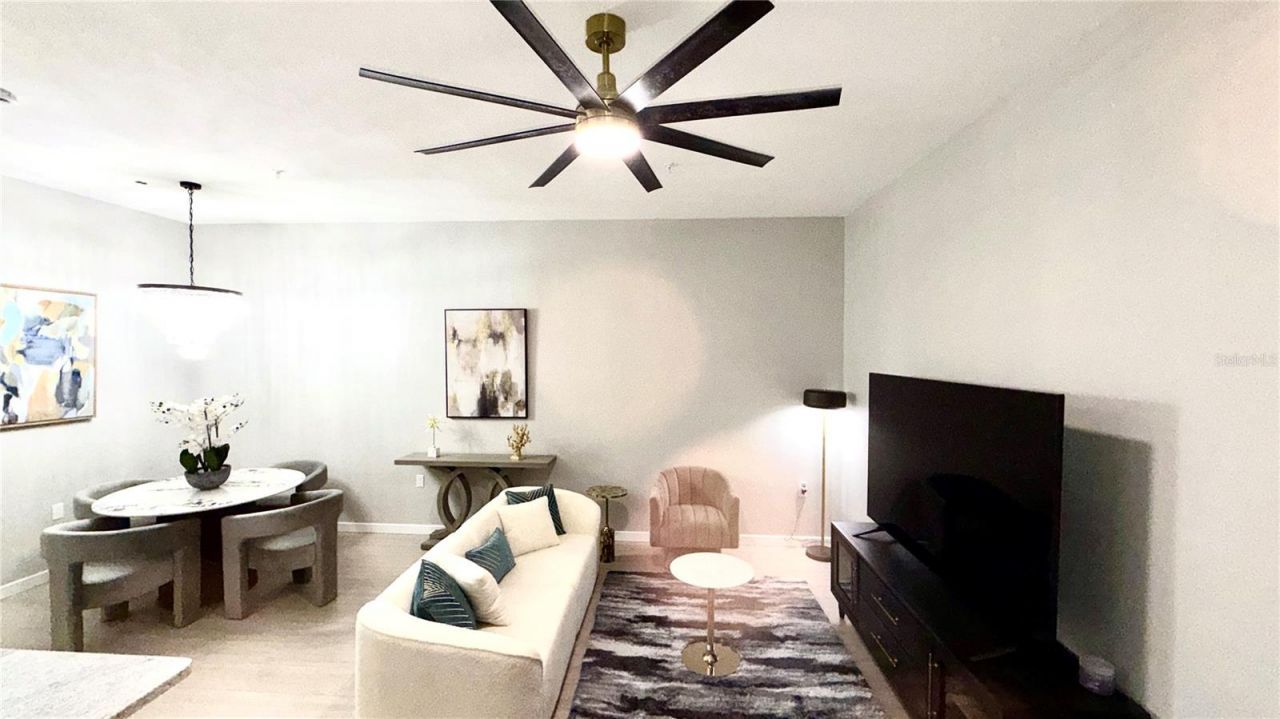 701 Mirror Lake Drive N, Unit 121, Saint Petersburg, FL 33701 Photo