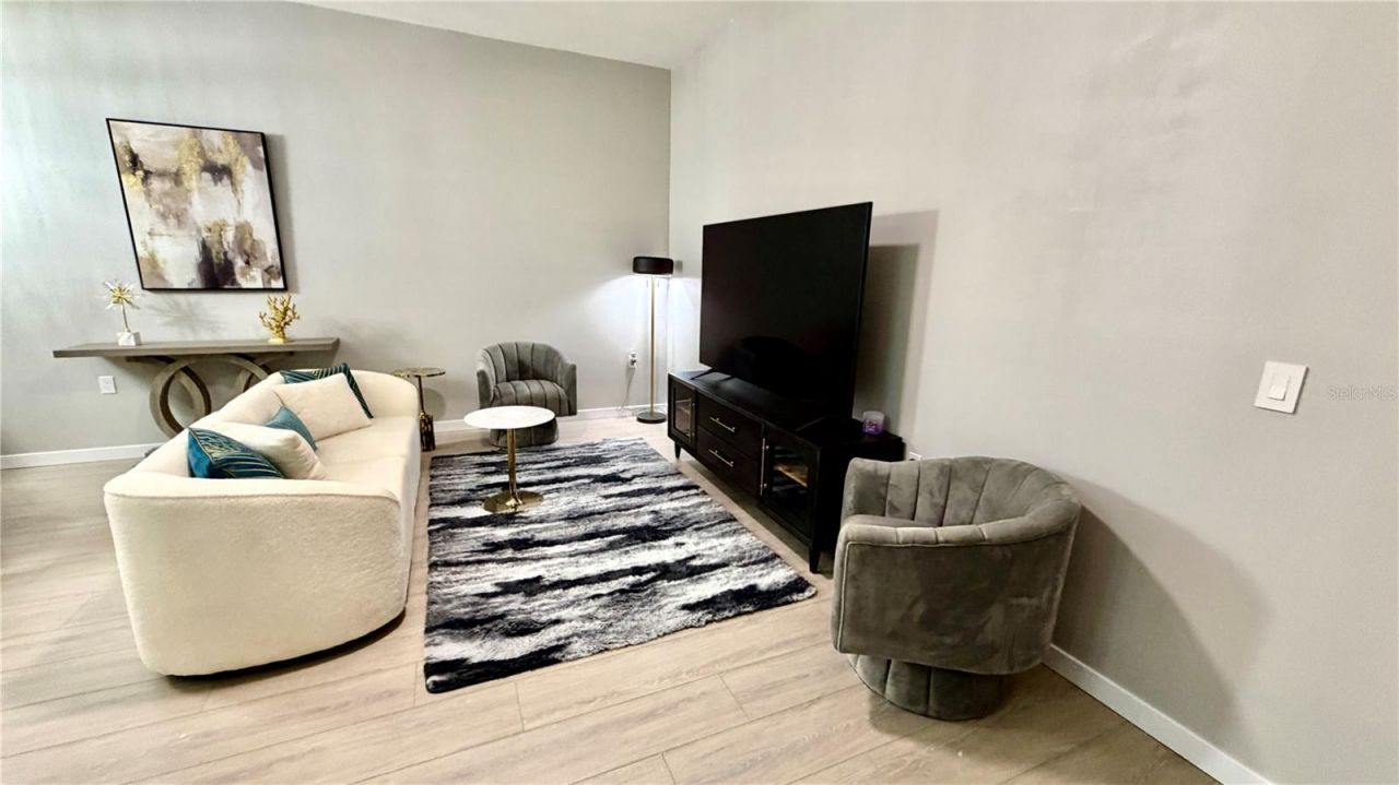 701 Mirror Lake Drive N, Unit 121, Saint Petersburg, FL 33701 Photo