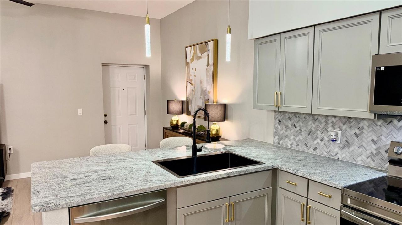 701 Mirror Lake Drive N, Unit 121, Saint Petersburg, FL 33701 Photo