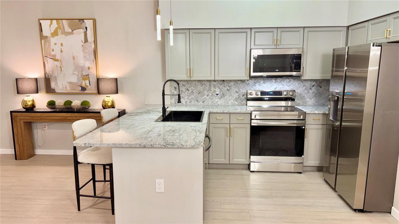 701 Mirror Lake Drive N, Unit 121, Saint Petersburg, FL 33701 Photo