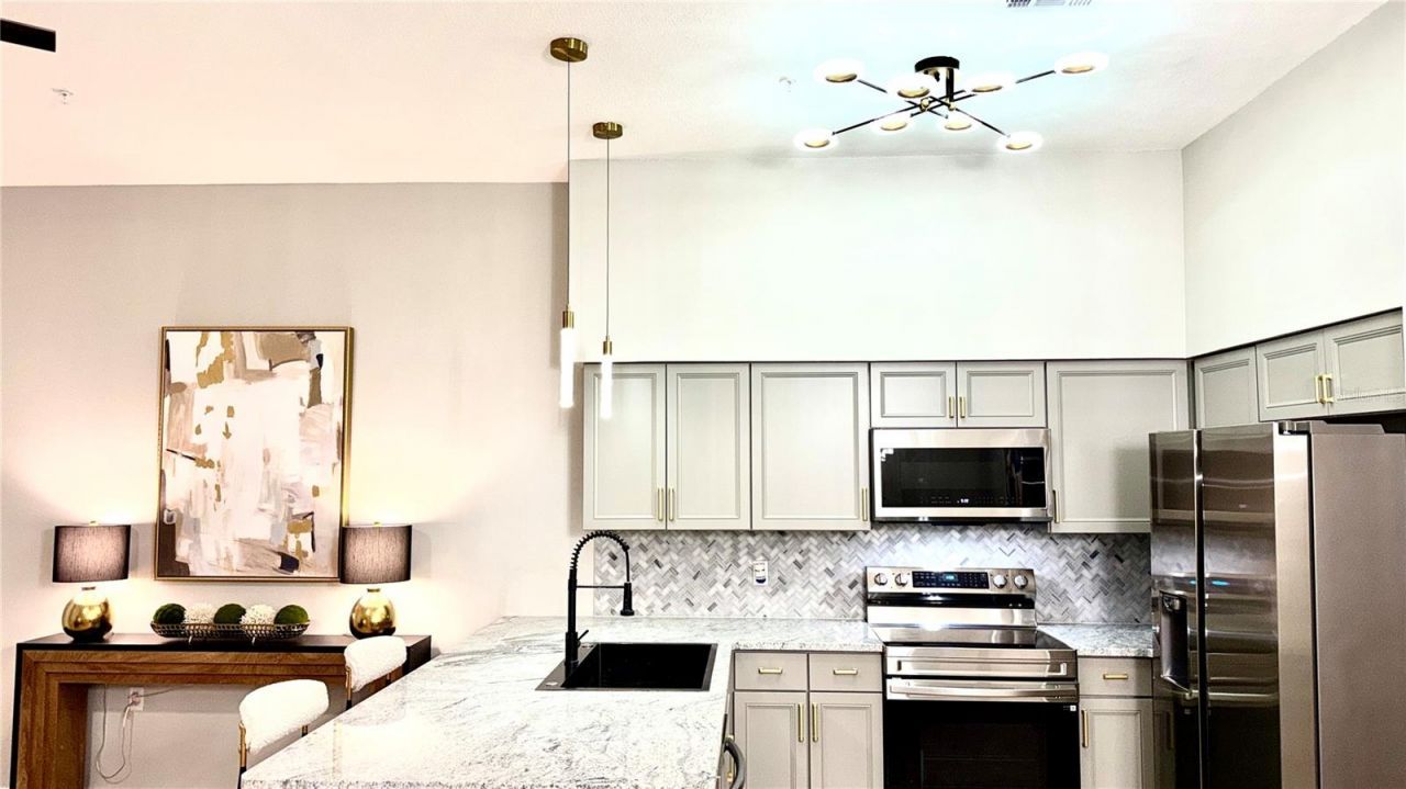 701 Mirror Lake Drive N, Unit 121, Saint Petersburg, FL 33701 Photo