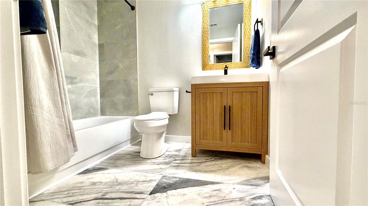 701 Mirror Lake Drive N, Unit 121, Saint Petersburg, FL 33701 Photo