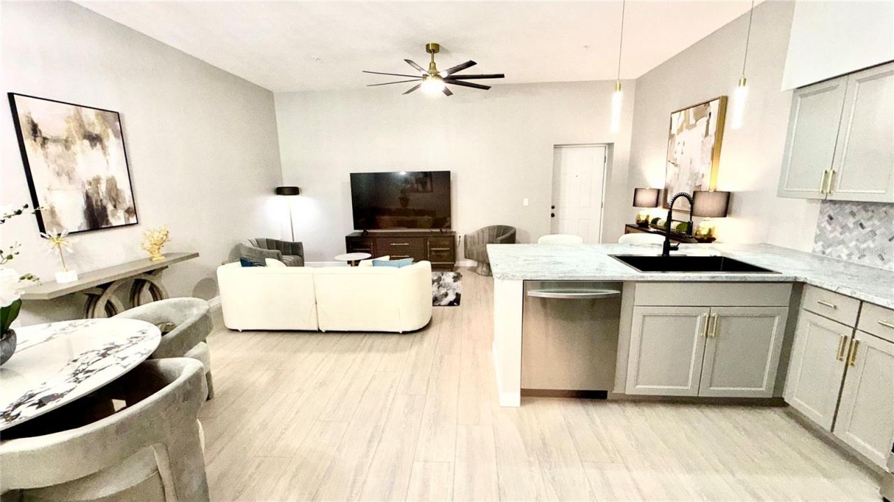 701 Mirror Lake Drive N, Unit 121, Saint Petersburg, FL 33701 Photo