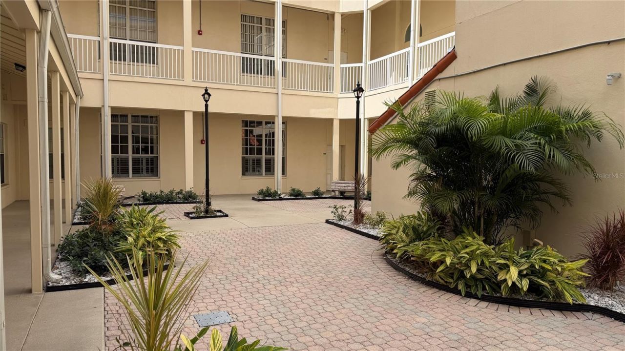 701 Mirror Lake Drive N, Unit 121, Saint Petersburg, FL 33701 Photo