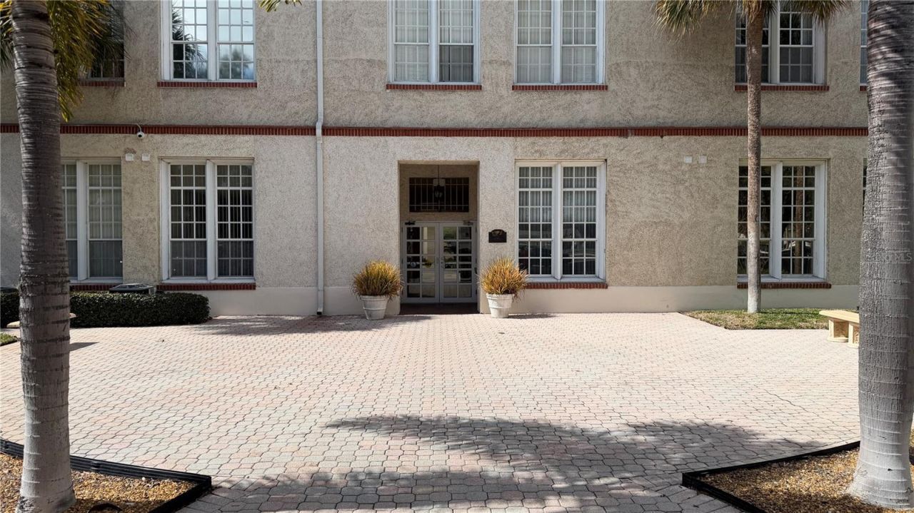 701 Mirror Lake Drive N, Unit 121, Saint Petersburg, FL 33701 Photo