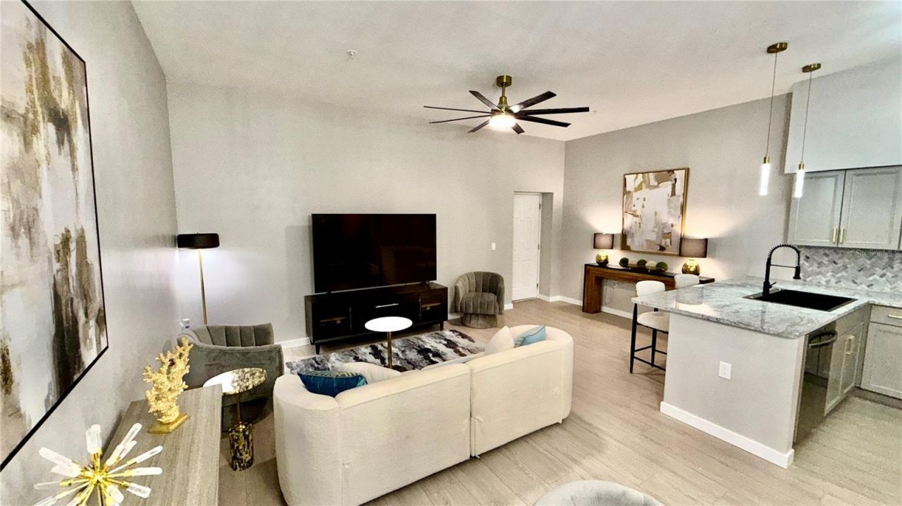 701 Mirror Lake Drive N, Unit 121, Saint Petersburg, FL 33701 Photo