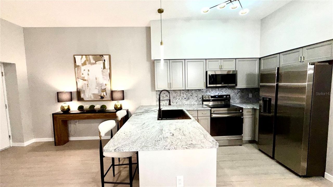 701 Mirror Lake Drive N, Unit 121, Saint Petersburg, FL 33701 Photo