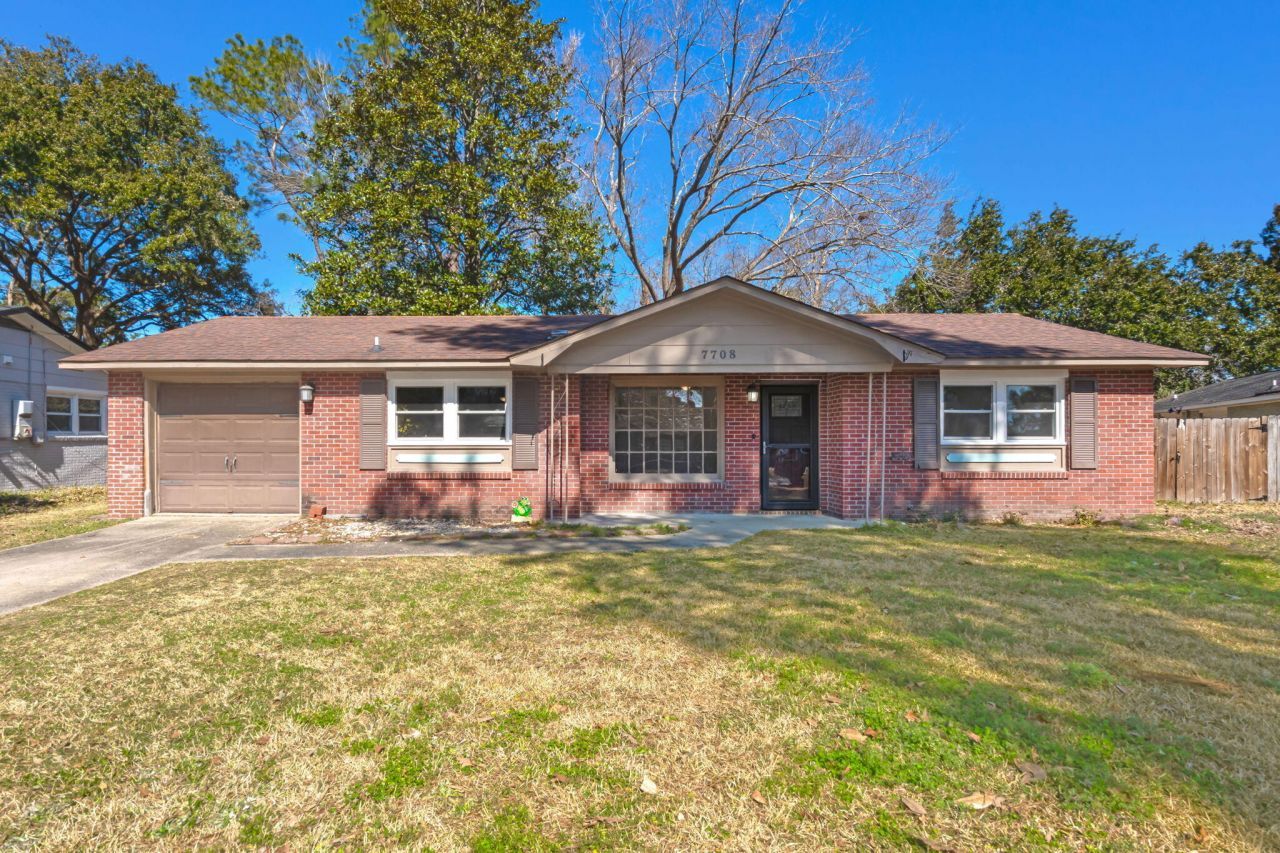 7708 Knollwood Drive Photo 1