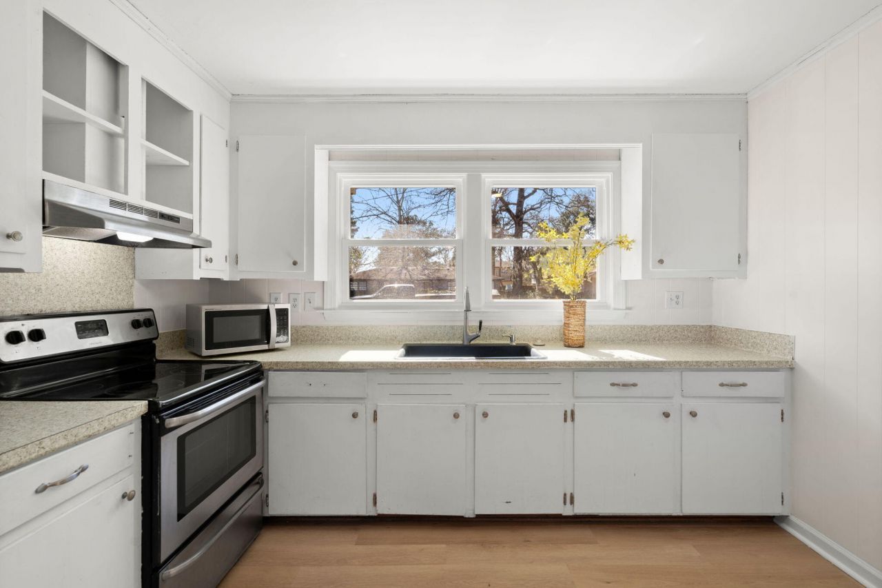 7708 Knollwood Drive Photo 11