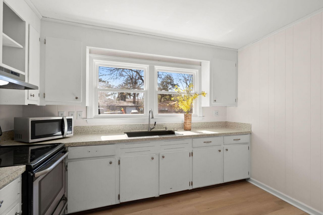 7708 Knollwood Drive Photo 12