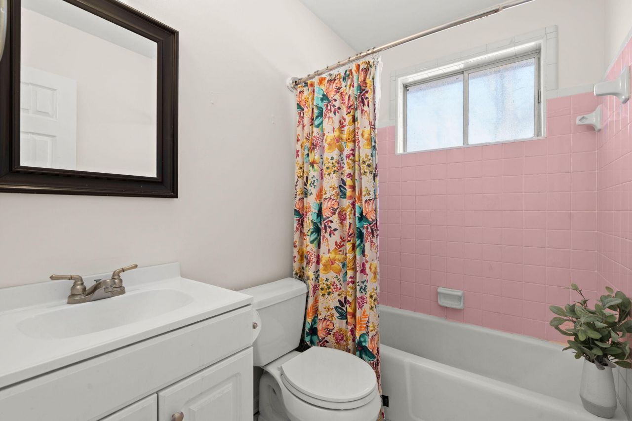 7708 Knollwood Drive Photo 17