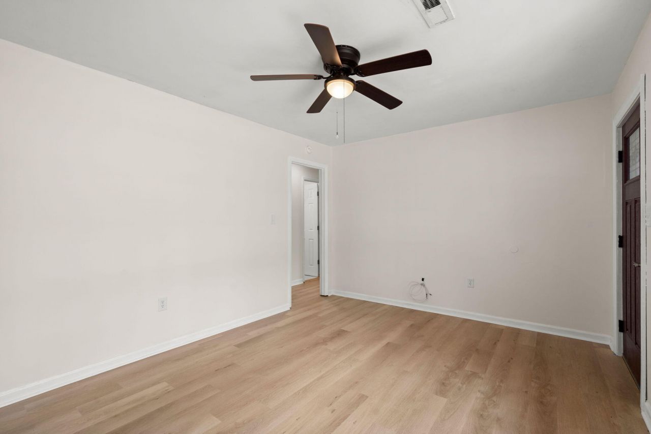 7708 Knollwood Drive Photo 8