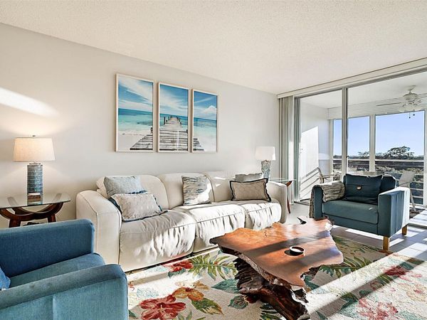 575 Oaks Lane, Unit 703, Pompano Beach, FL 33069