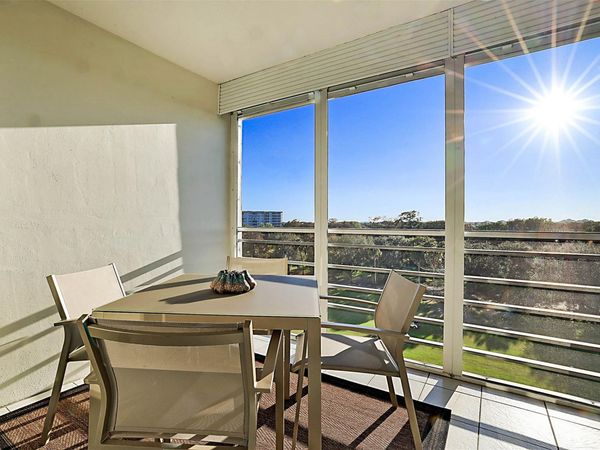 575 Oaks Lane, Unit 703, Pompano Beach, FL 33069